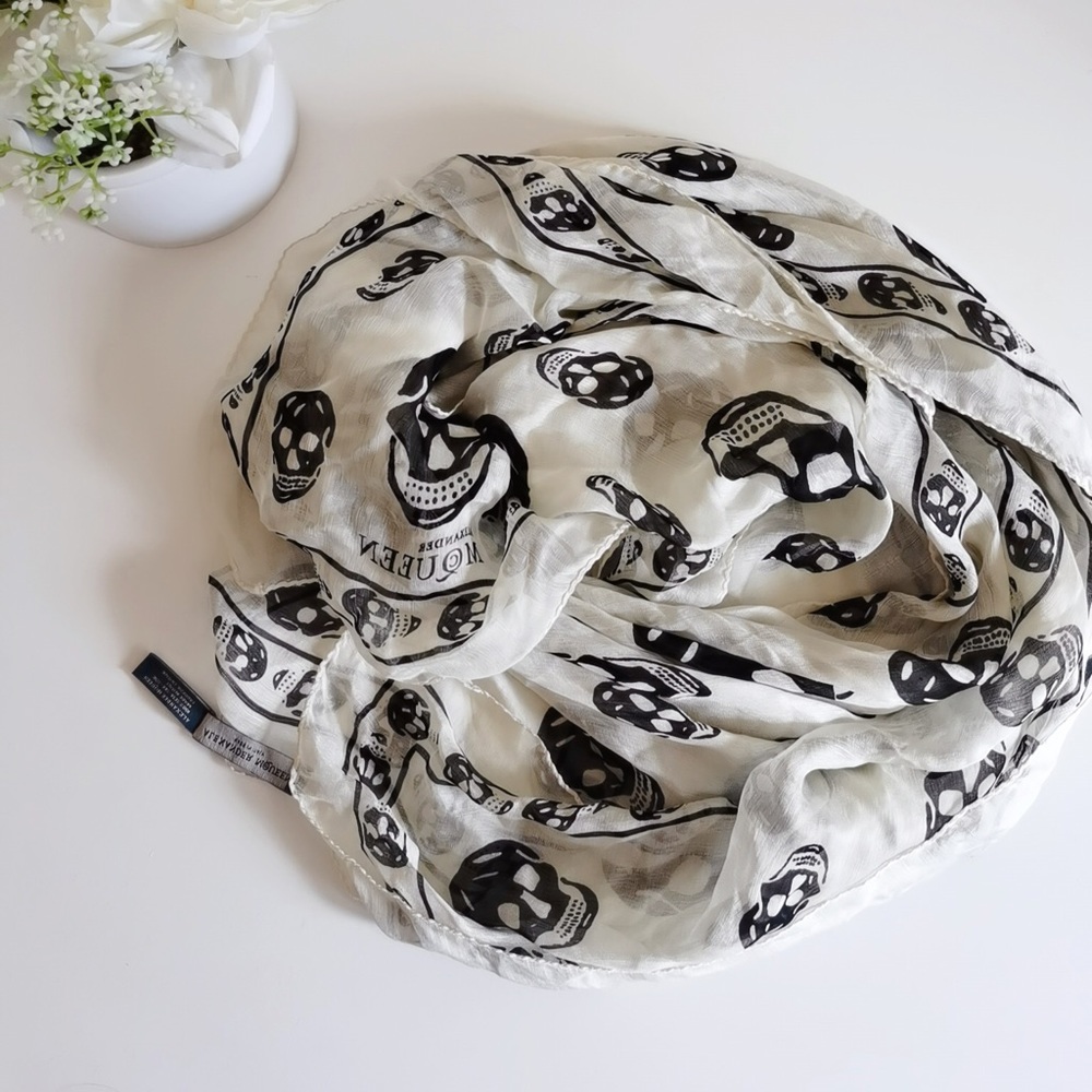 Alexander MCQueen skull silk scarf❌sold❌